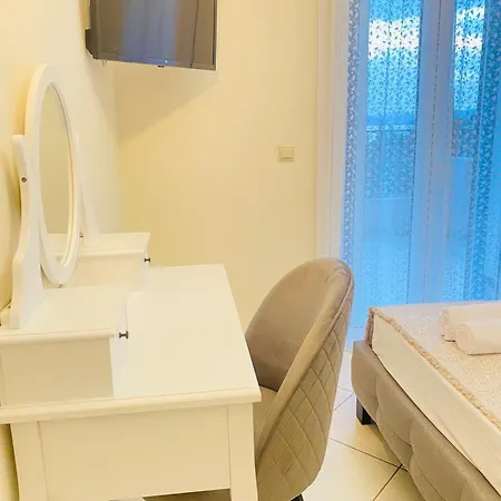 Apartamento Aphrodite & With Swimming Pool *