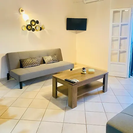 Appartement Aphrodite & With Swimming Pool *