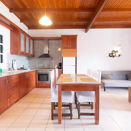 Aphrodite & With Swimming Pool Apartamento Nisaki (Corfu)
